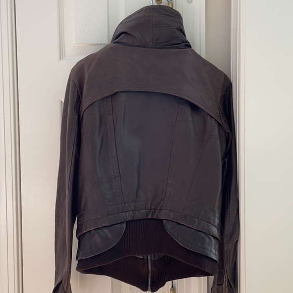 Theory brown leather bomber size small - Picture 6 of 7